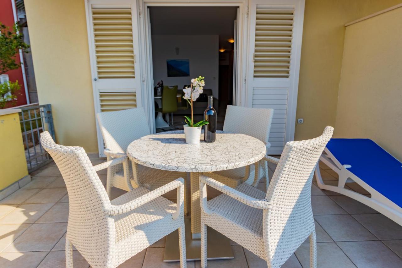 Luxury Apartments Villa Ruzmarina With New Heated Infinity Pool And Lounge Area Marusici  Exterior photo