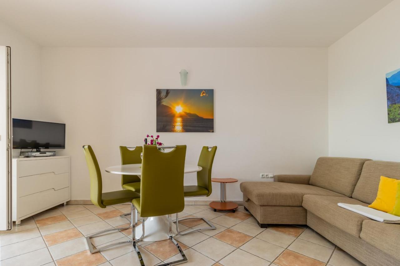 Luxury Apartments Villa Ruzmarina With New Heated Infinity Pool And Lounge Area Marusici  Exterior photo