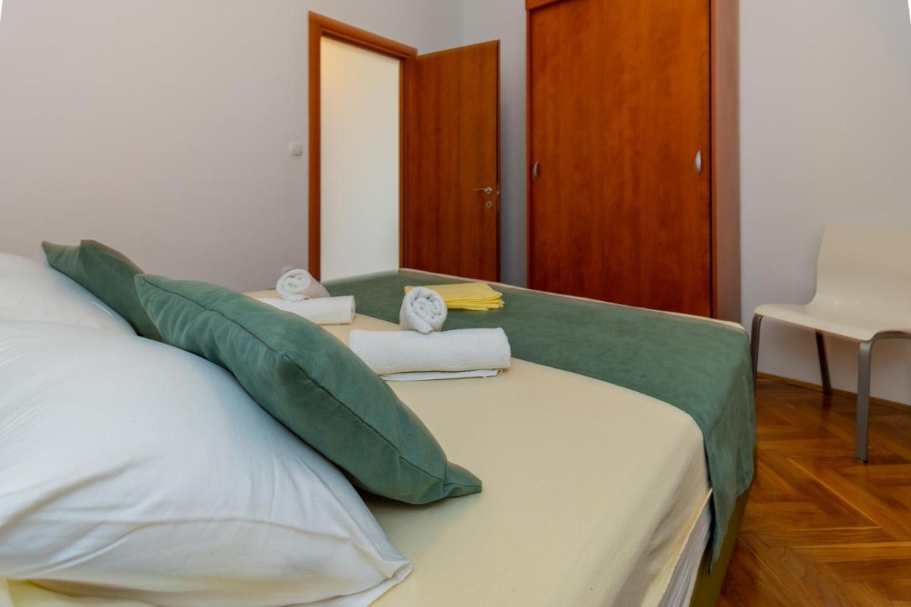 Luxury Apartments Villa Ruzmarina With New Heated Infinity Pool And Lounge Area Marusici  Exterior photo