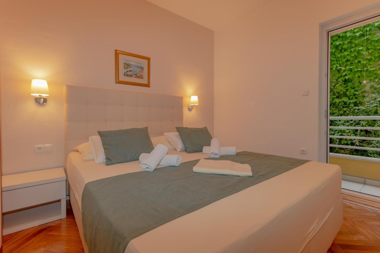 Luxury Apartments Villa Ruzmarina With New Heated Infinity Pool And Lounge Area Marusici  Exterior photo