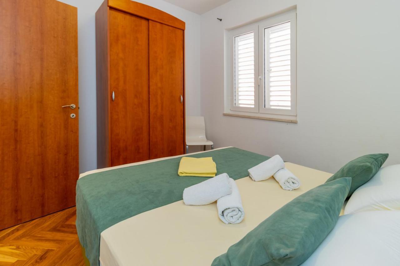 Luxury Apartments Villa Ruzmarina With New Heated Infinity Pool And Lounge Area Marusici  Exterior photo