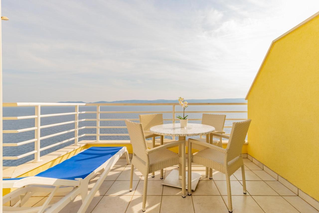Luxury Apartments Villa Ruzmarina With New Heated Infinity Pool And Lounge Area Marusici  Exterior photo