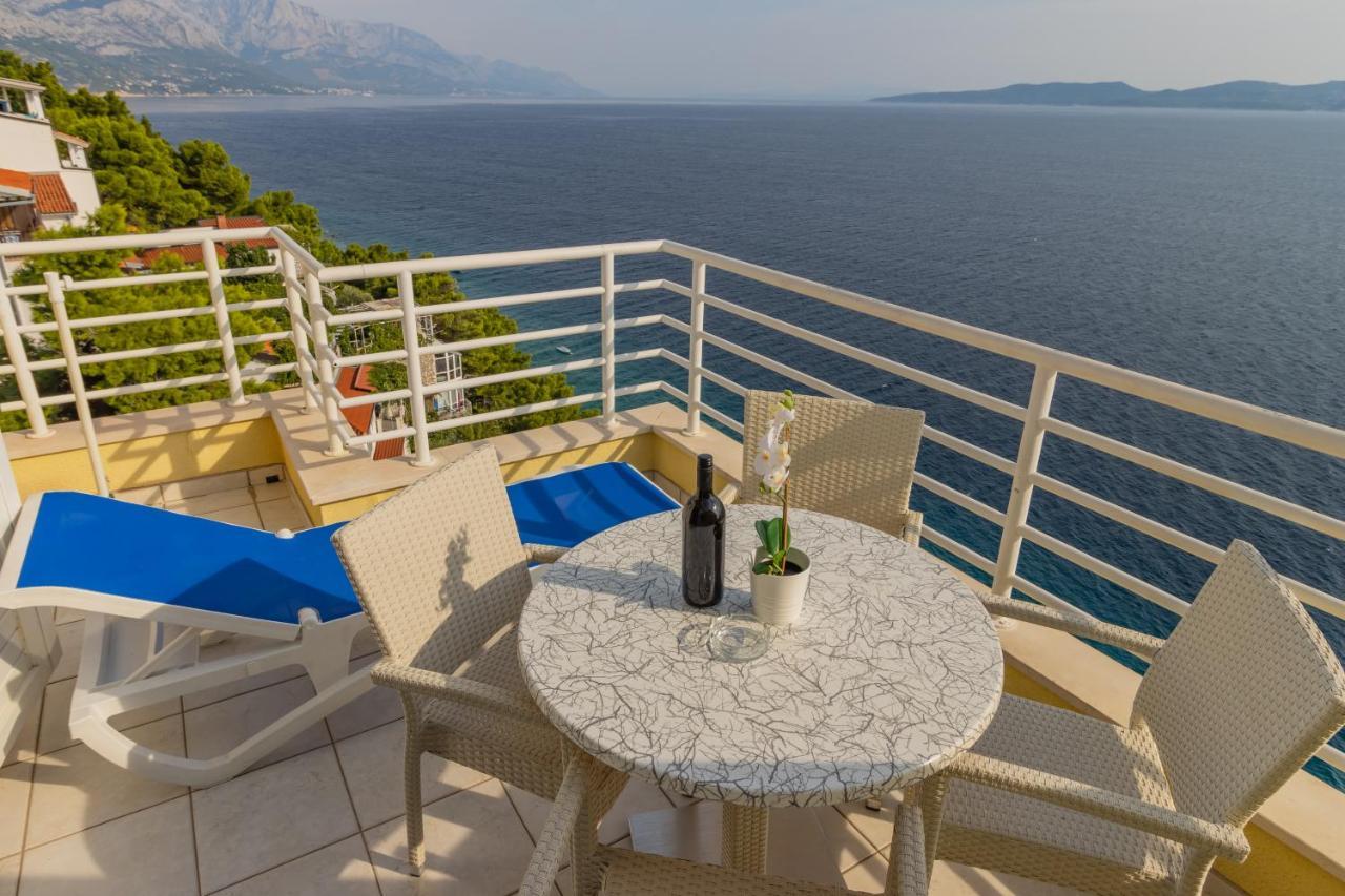 Luxury Apartments Villa Ruzmarina With New Heated Infinity Pool And Lounge Area Marusici  Exterior photo