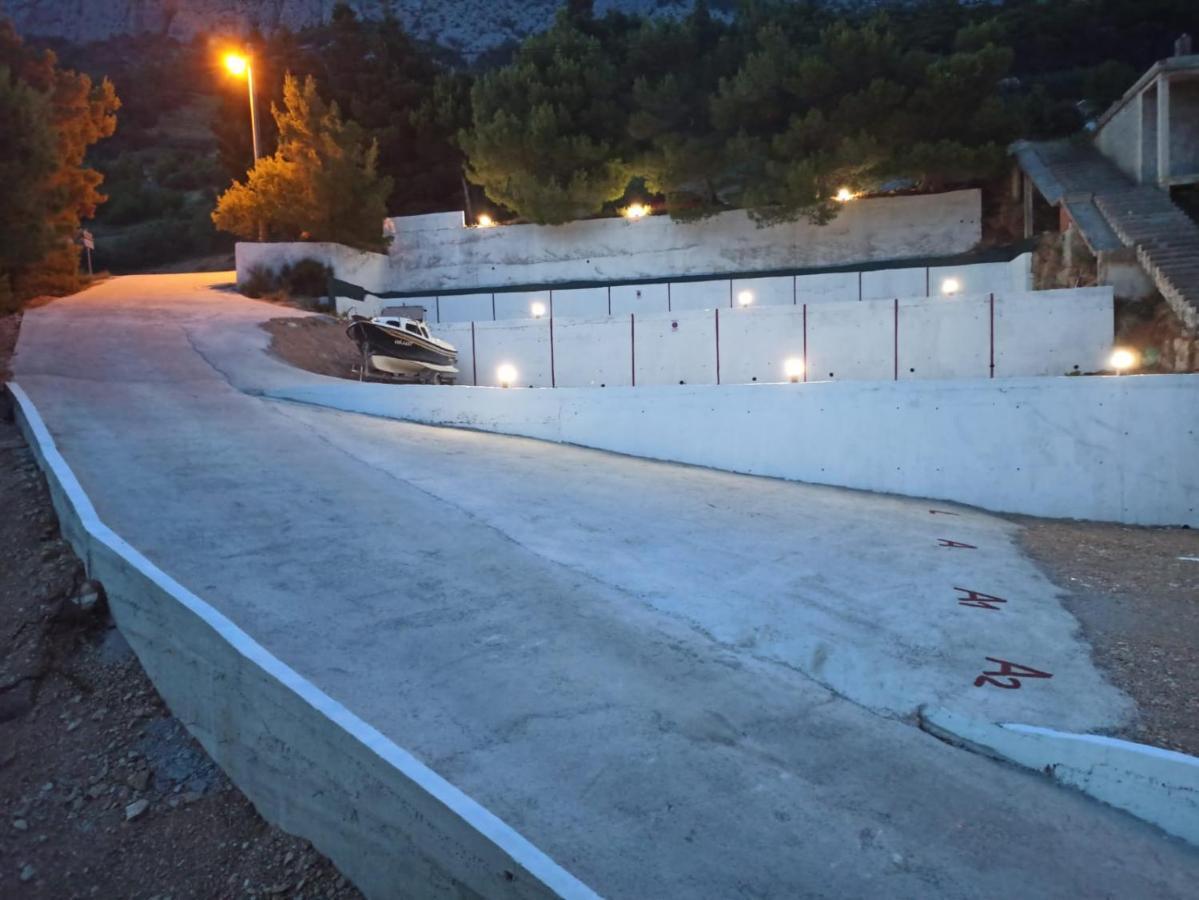 Luxury Apartments Villa Ruzmarina With New Heated Infinity Pool And Lounge Area Marusici  Exterior photo